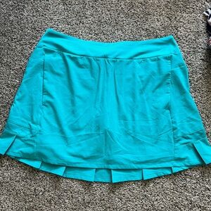 Nike women’s golf skirt (M)